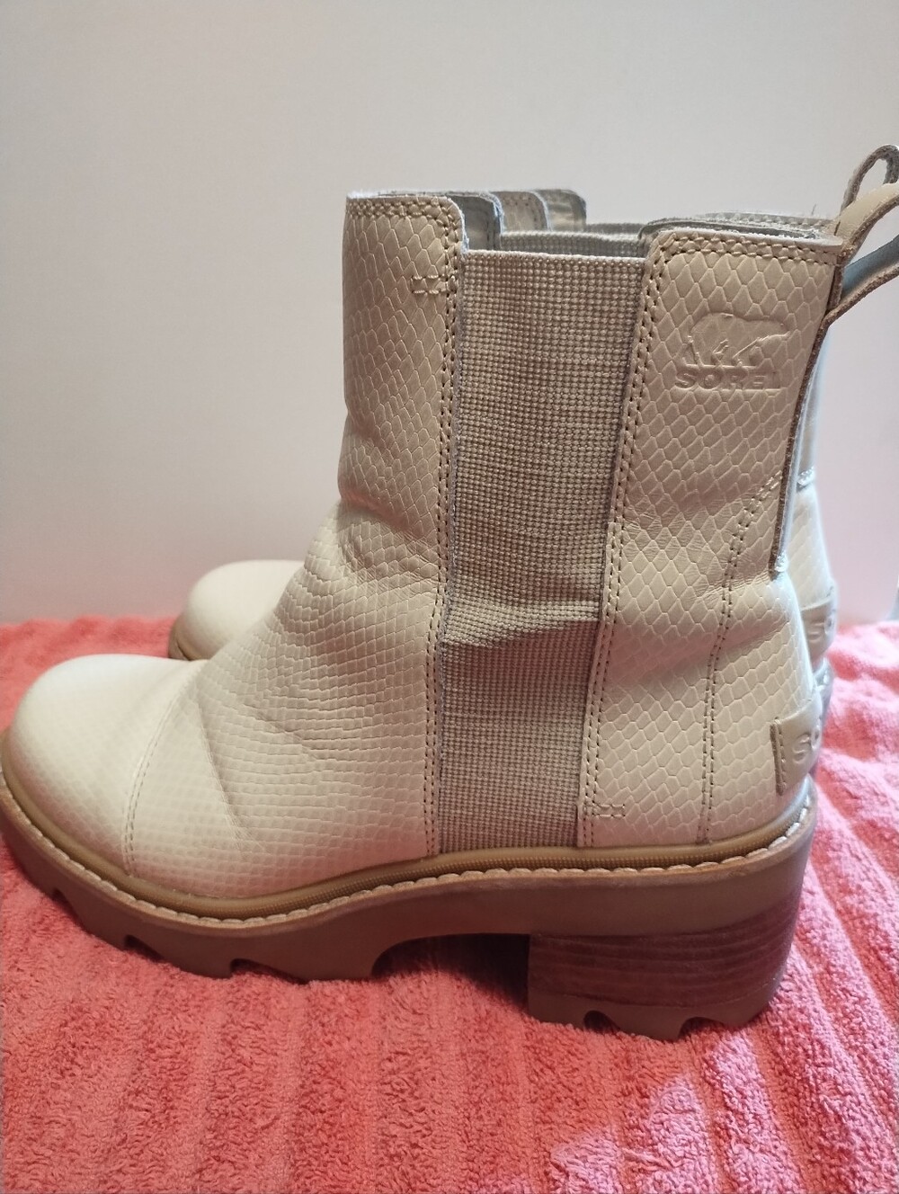 Sorel Women's Cream Platform Chelsea Boot